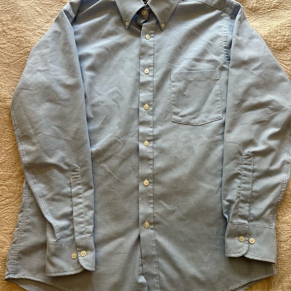 417 Van Heusen Men’s long sleeve button down in light blue Sz M - Picture 1 of 3